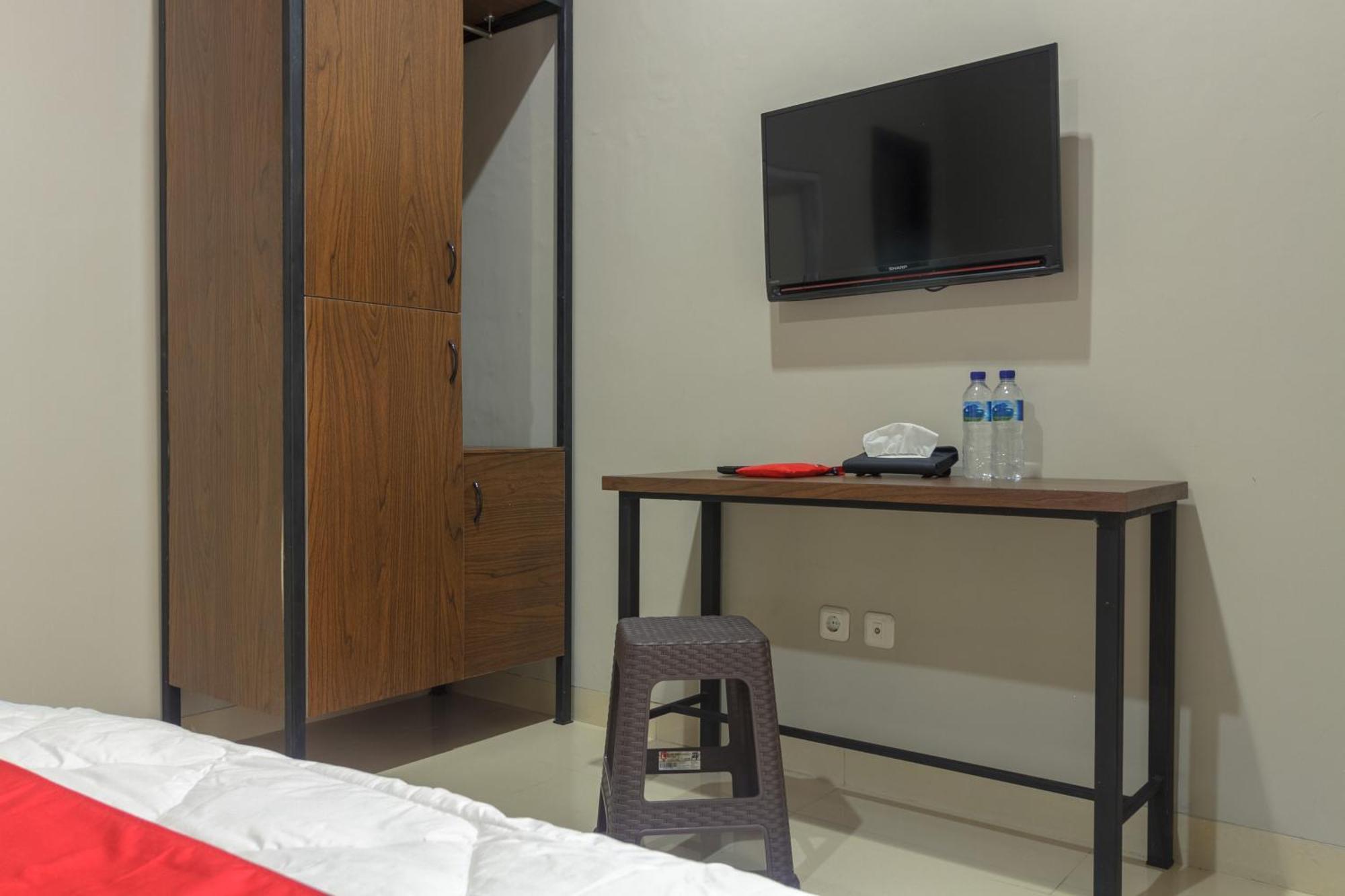 Reddoorz Near Puri Indah Mall Jakarta Extérieur photo