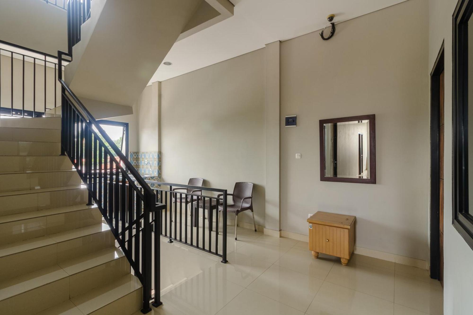 Reddoorz Near Puri Indah Mall Jakarta Extérieur photo