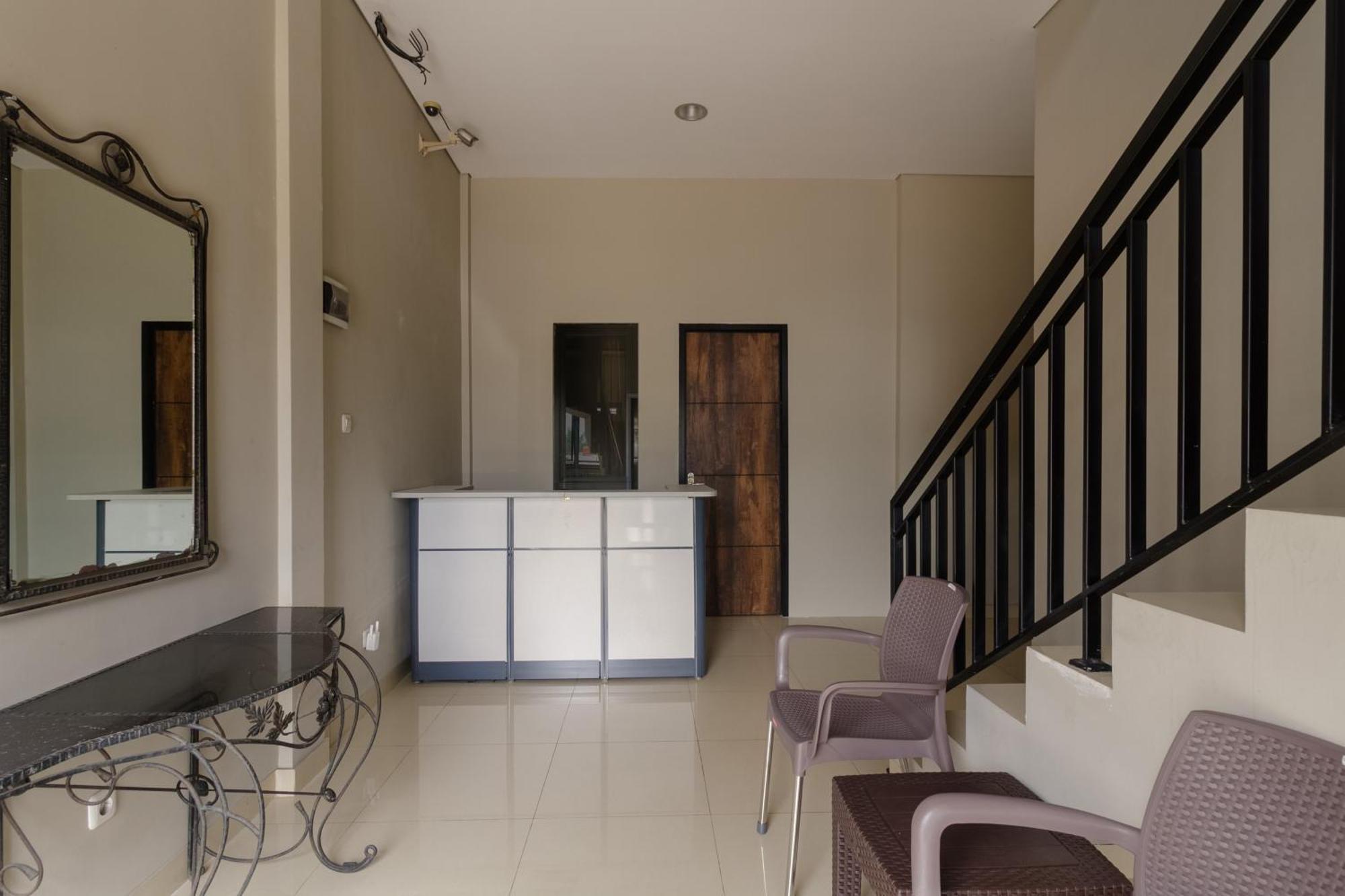Reddoorz Near Puri Indah Mall Jakarta Extérieur photo