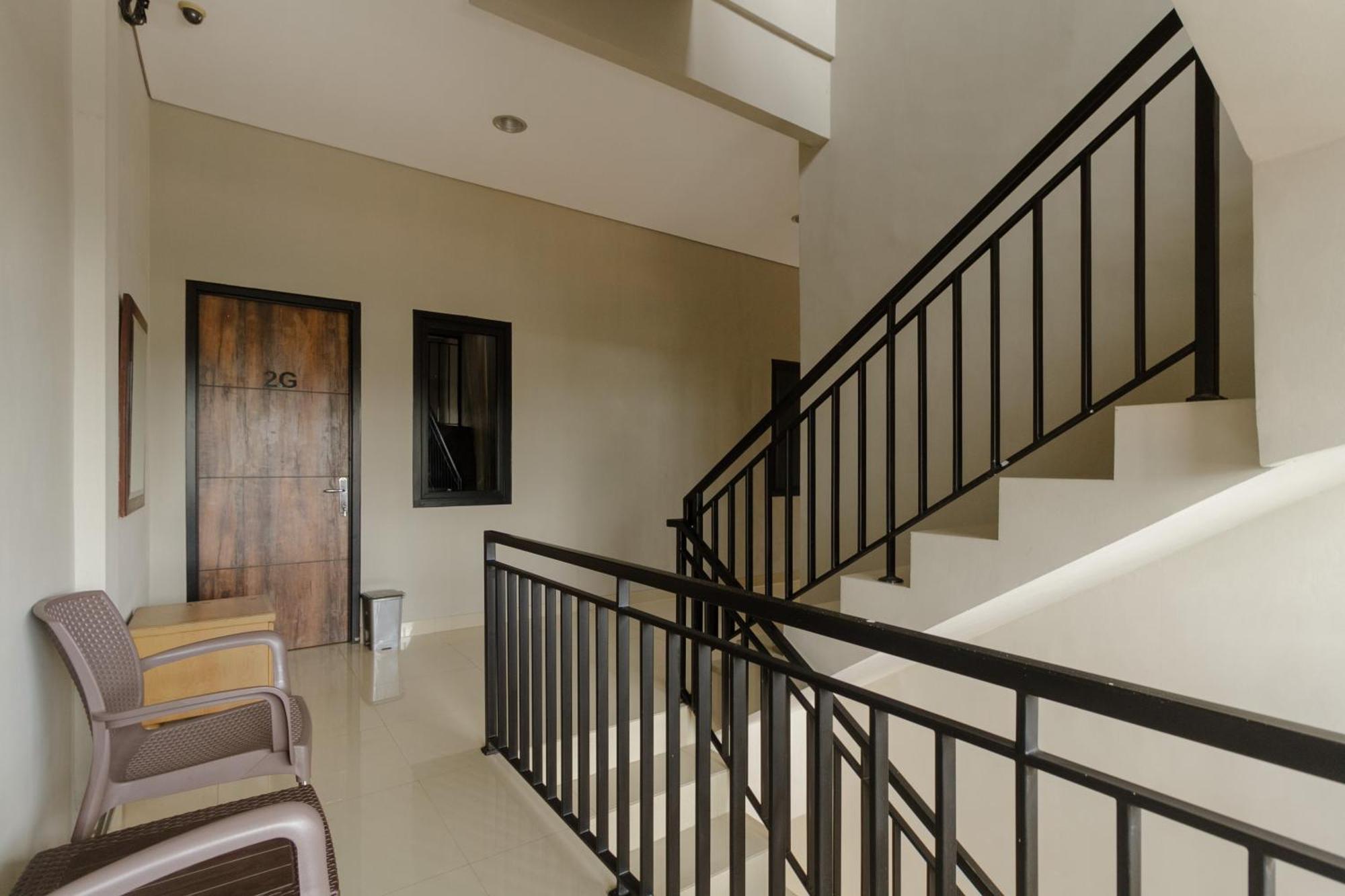 Reddoorz Near Puri Indah Mall Jakarta Extérieur photo
