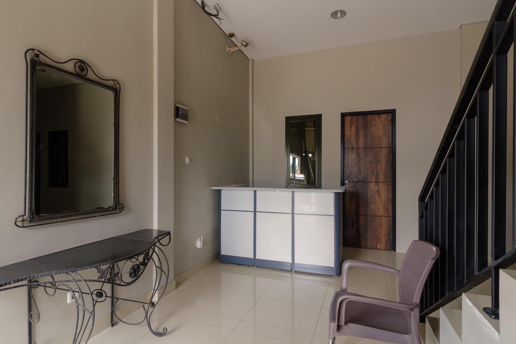 Reddoorz Near Puri Indah Mall Jakarta Extérieur photo